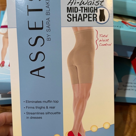 Assets By Sara Blakely Hi Waist Mid Thigh Shaper Waist Control Nude Spanx Size 4 - Picture 5 of 9